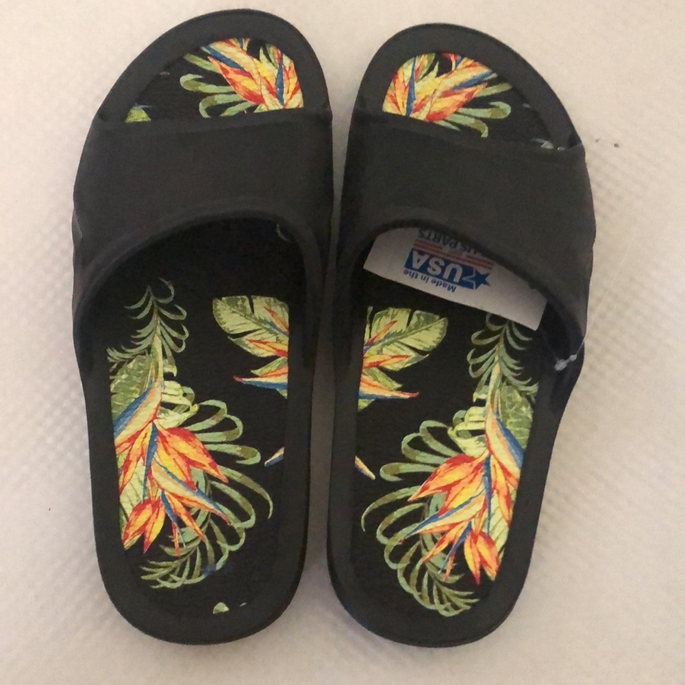 Sandals mens new size 7M tunnel slide man made materials axe in USA